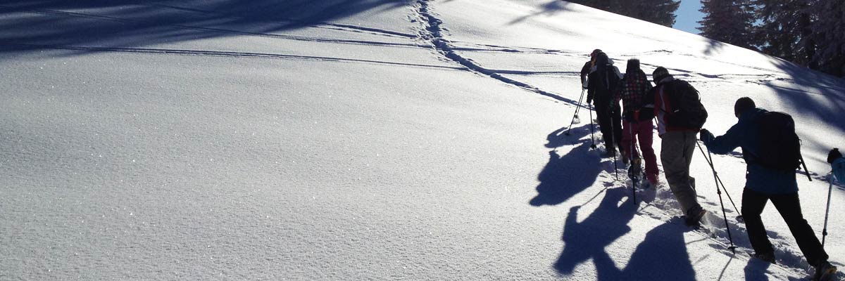 Iglu Übernachtung im Allgäu und Schneeschuhwandern. Übernachten im Iglu