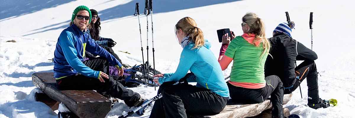 Schneeschuhwandern Winter Freizeit als Single