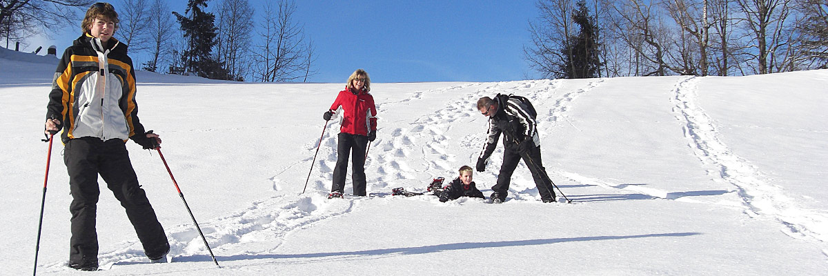 Schneeschuhwandern mit Familie als tolles Winter Erlebnis bei uns im Allgäu
