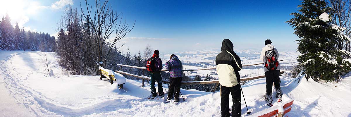 Schneeschuhwander Preise und Übersicht im Allgäu. Von normalen Schneeschuhtouren bis zur Gaudi Tour