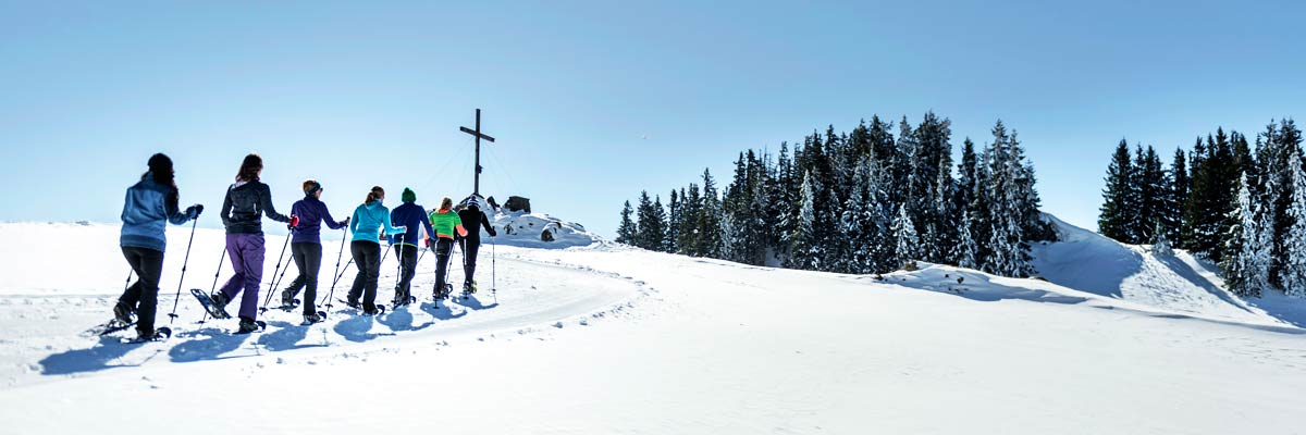 Das komplette Schneeschuhwandern Allgäu Team begrüßt euch herzlich zu einer Schneeschuhtour