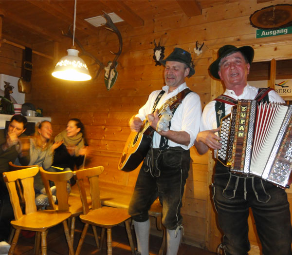 Schneeschuhtour mit Allgäuer Schmankerl und Live Musik